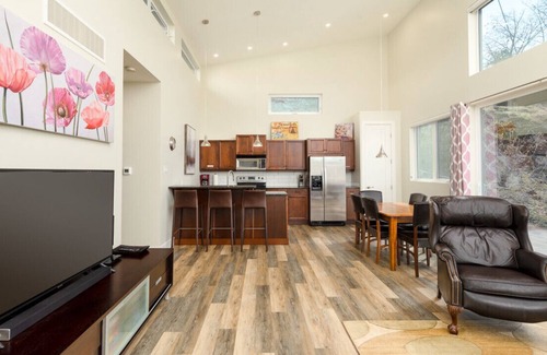 Okanagan-Similkameen Casa | Naramata Dream Vacation Home: Serene Retreat with Stunning Views