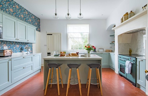 St Mary's Bay Casa | Nares House - a holiday let that sleeps 14 guests in 6 bedrooms