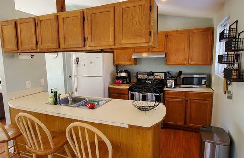 Bonnet Shores Casa | Narragansett, Bonnet Shores - Walk to the beach!