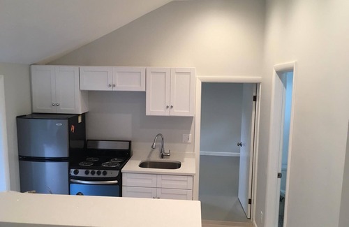 South Kingstown Casa | Río estrecho, playa de Narragansett cerca, cabaña actualizada de 2 dormitorios