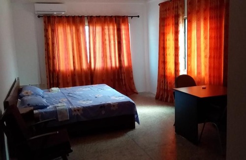 Osu Cama Y Desayuno | Nartey quiet bed and breakfast in Osu