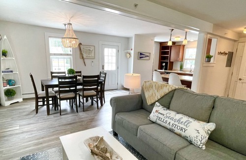 Hampton Condominio | 'NARWHAL' by WanderWow