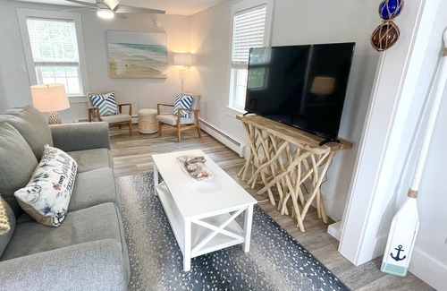 Hampton Condominio | 'NARWHAL' by WanderWow
