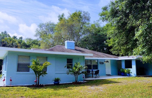 Titusville Casa | NASA KSC Guest House 3bds 2bths+kayaks+ rocket launches+beaches+Cape Canaveral