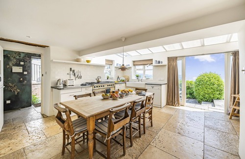Axminster Cabaña | Nash Cottage - sleeps 8 guests in 4 bedrooms
