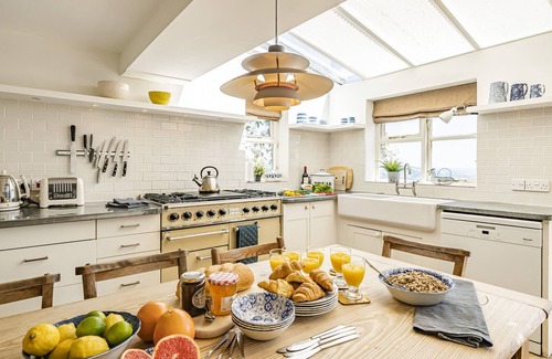 Axminster Cabaña | Nash Cottage - sleeps 8 guests in 4 bedrooms