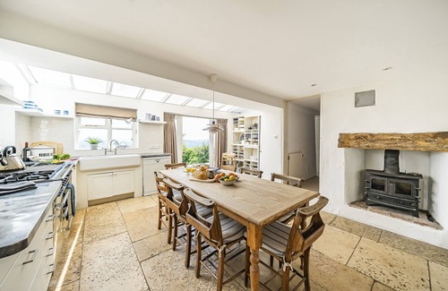 Axminster Cabaña | Nash Cottage - sleeps 8 guests in 4 bedrooms
