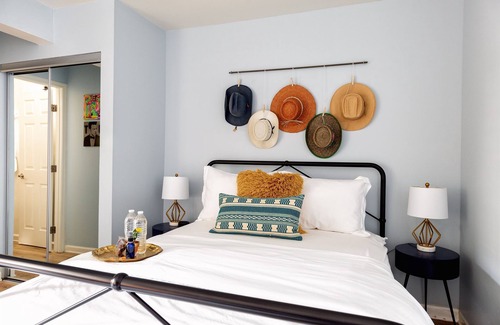 Eighth Avenue Condominio | Hip Studio con piscina para el verano ❤️ Mins to Downtown Nashville