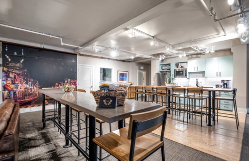 Downtown Nashville Apartamento | Nashville Honky Tonk Suite: 6 BR by Maddox Hotel
