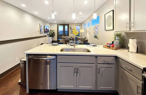 Katie Hill Neighborhood Casa | Nashville Skyview: Modern Luxury Minutes to Broadway