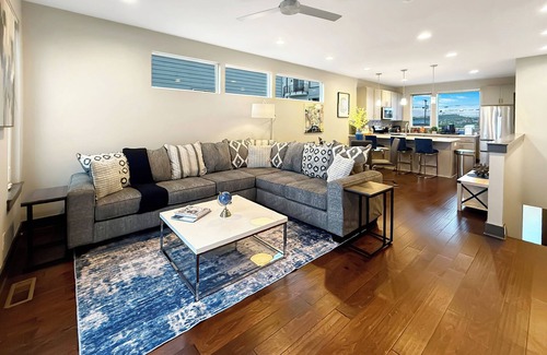 Katie Hill Neighborhood Casa | Nashville Skyview: Modern Luxury Minutes to Broadway