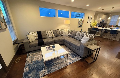 Katie Hill Neighborhood Casa | Nashville Skyview: Modern Luxury Minutes to Broadway