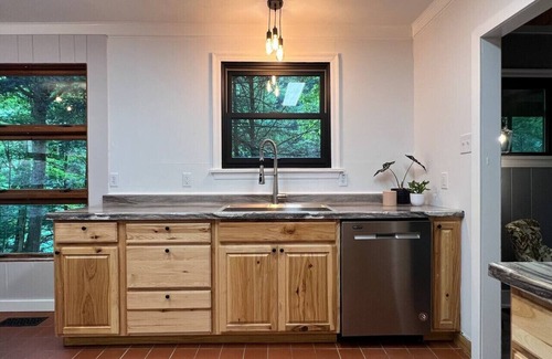Ellwood City Cabina | Nate`s Cabin at Water`s Edge