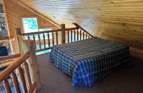 Hannibal Cabina | National Forest, Fishing, Trail riding, Hunting, Bars/Eatery and Pet-Friendly