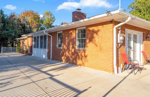 National Harbor Casa | Spacious Family Retreat: Top Location - Scenic Views – Patio – BBQ - Parking
