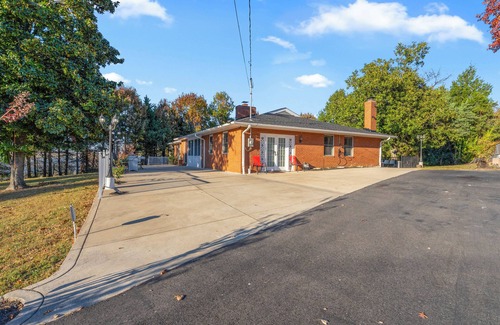 National Harbor Casa | Spacious Family Retreat: Top Location - Scenic Views – Patio – BBQ - Parking