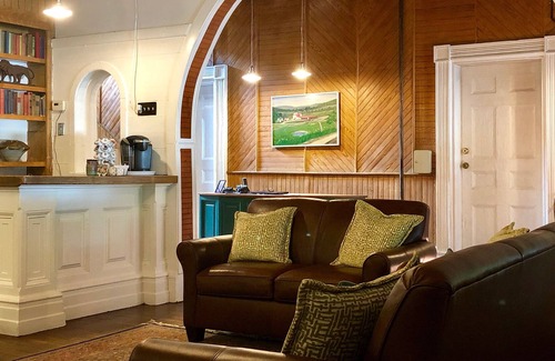 Lansing Cama Y Desayuno | National Historic Landmark Inn located in the heart of the Finger Lakes, Room 5