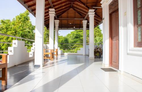Mahiyanganaya Cama Y Desayuno | National Holiday Resort
