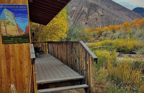 Sevier Cabina | National Park themed getaway cabin on the Sevier River with WiFi, Yert Hot Tub