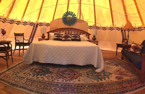 Kila Alquiler De RV | Native American Tipi 2