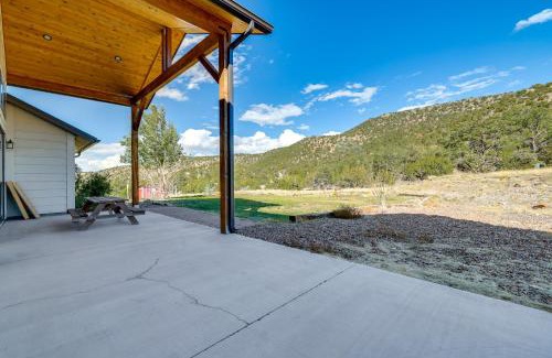Springerville Casa | Natl Forest Access and Mtn Views Family Eagar Home