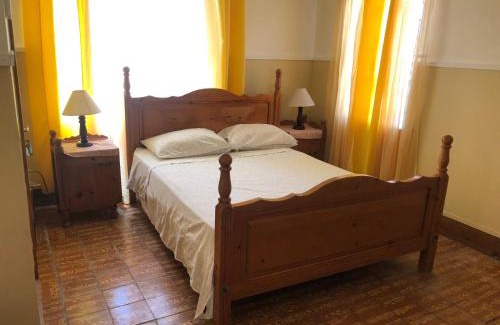 Treasure Beach Cama Y Desayuno | Nat’s place