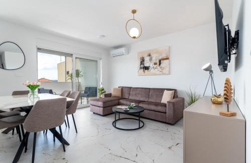 Trogir Apartamento | Natura Vita Apartment-New Modern Apartment with City View & two Free Parking Spaces-10 min Walk to Trogir Old Town