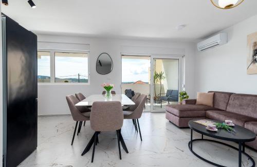 Trogir Apartamento | Natura Vita Apartment-New Modern Apartment with City View & two Free Parking Spaces-10 min Walk to Trogir Old Town