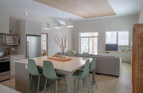 Crescent Valley Casa | Natural Habitat Guesthouse with hot tub and sauna
