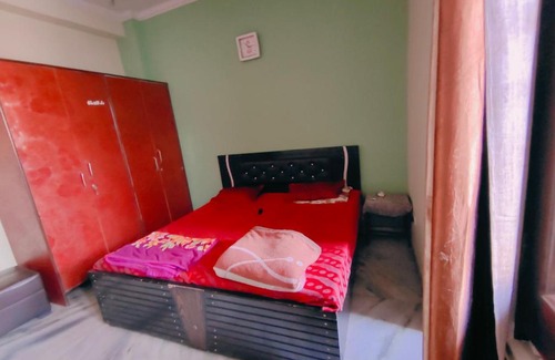 Azadpur Casa | Natural Light Comfortable Room Friendly Home Stay