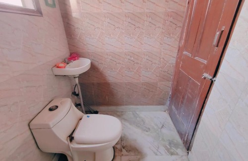Azadpur Casa | Natural Light Comfortable Room Friendly Home Stay