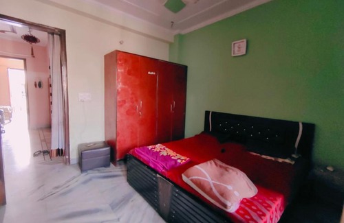 Azadpur Casa | Natural Light Comfortable Room Friendly Home Stay