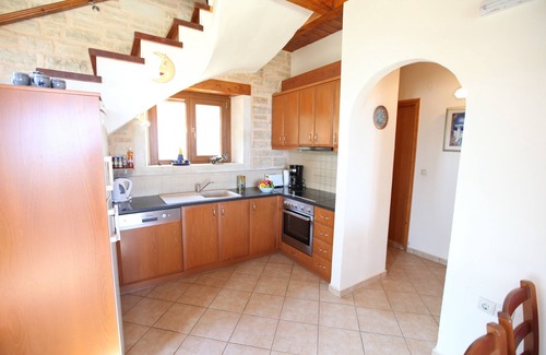 Houdetsi Villa | Villa de piedra natural en un lugar apartado de 4.500 m² con piscina climatizada