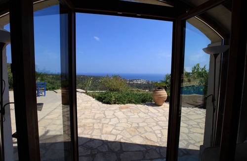 Houdetsi Villa | Villa de piedra natural en un lugar apartado de 4.500 m² con piscina climatizada