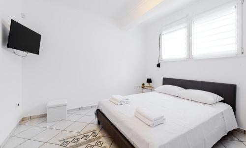 Ilisia Apartamento | Naturally Cool 2BR Central ATH