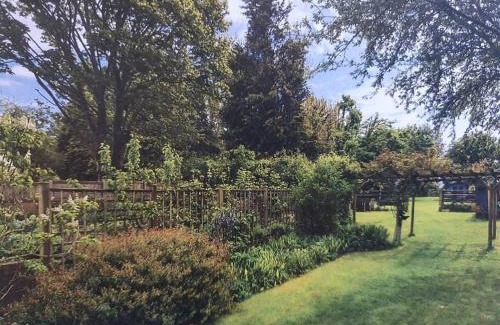 Etchinghill Casa | Nature Charm & Fruit Delights, multi-generation celebratory home -Try, Relax, Repeat - Sellindge