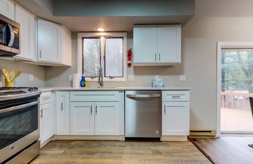 Lake Harmony Estates Cabaña | Nature Embrace 4BR Cottage w/ Lake Harmony Views