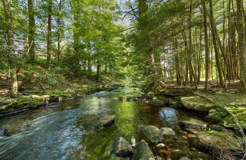 Sparrow Bush Casa | Nature Getaway - Creek, Firepit, Deck, Privacy - Delaware River