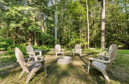 Sparrow Bush Casa | Nature Getaway - Creek, Firepit, Deck, Privacy - Delaware River