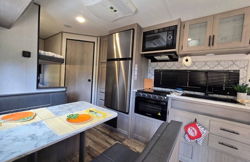 Jupiter Casa | Nature Getaway in Jupiter Farms Cozy 24 Foot RV, fully equipped with WiFi, AC