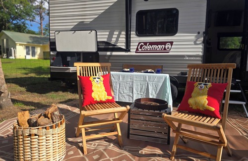Jupiter Casa | Nature Getaway in Jupiter Farms Cozy 24 Foot RV, fully equipped with WiFi, AC
