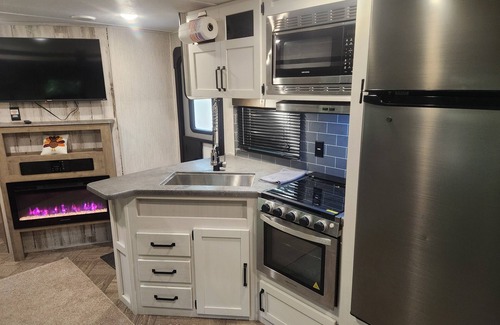 Hamilton Casa | Nature Lover's 2-Bedroom RV Escape