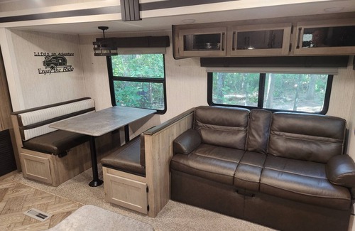 Hamilton Casa | Nature Lover's 2-Bedroom RV Escape