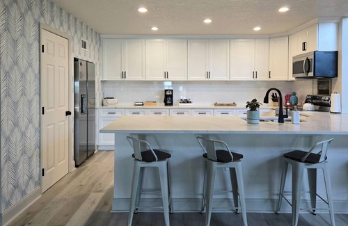 Lakeland Casa | Nature Lover's Lake/Pool Home w/ Sunrise Views! Sleeps 10 - 7 Beds