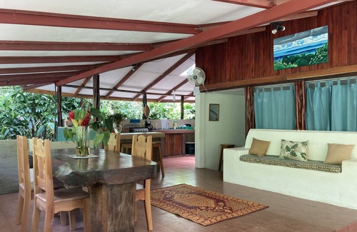 Puerto Jiménez Casa | Nature Lover's Paradise - 2 BR / 1. 5 baños, piscina y jardines en la playa