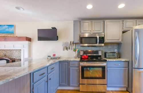 Mashpee Casa | Nature Lover's Pondside Getaway