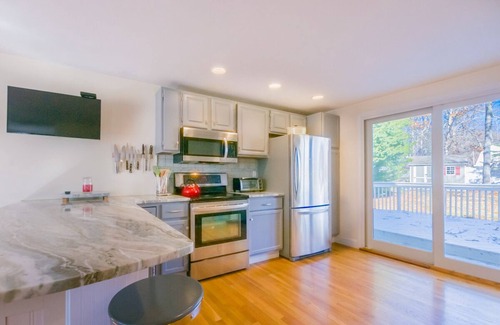 Mashpee Casa | Nature Lover's Pondside Getaway