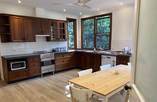 Mount Pleasant Casa | Nature Lovers Comfy Forest House for Large Groups