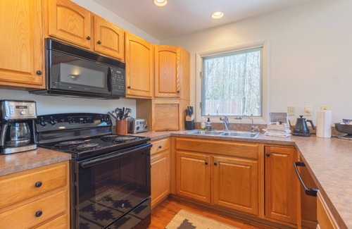 Fennville Casa | Nature lovers delight, private hot tub and a short walk to Lake MI