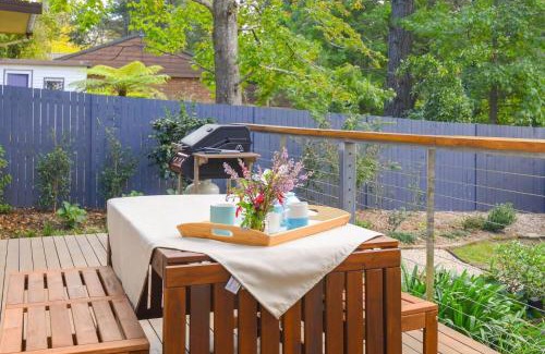 Wentworth Falls Casa | Nature Lovers Dream Hikes Fireplace